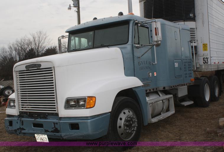 image for item F2878 1995 Freightliner FLD semi truck