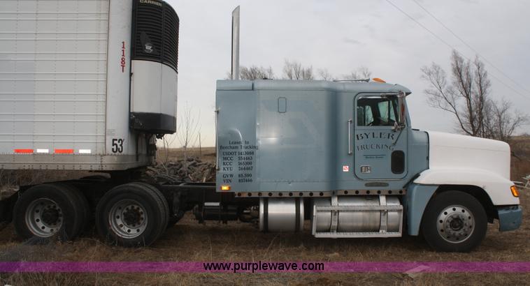 image for item F2878 1995 Freightliner FLD semi truck