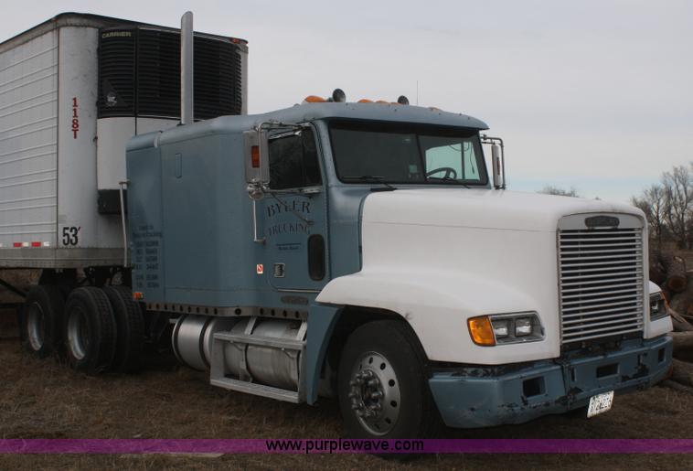 image for item F2878 1995 Freightliner FLD semi truck