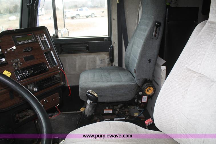 image for item F2878 1995 Freightliner FLD semi truck