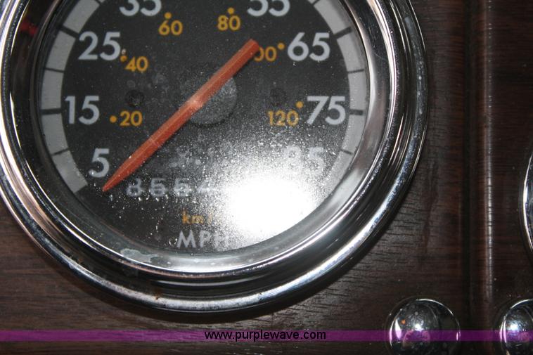 image for item F2878 1995 Freightliner FLD semi truck