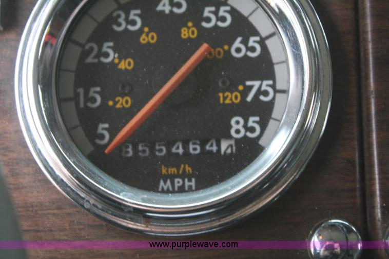 image for item F2878 1995 Freightliner FLD semi truck