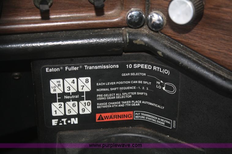 image for item F2878 1995 Freightliner FLD semi truck