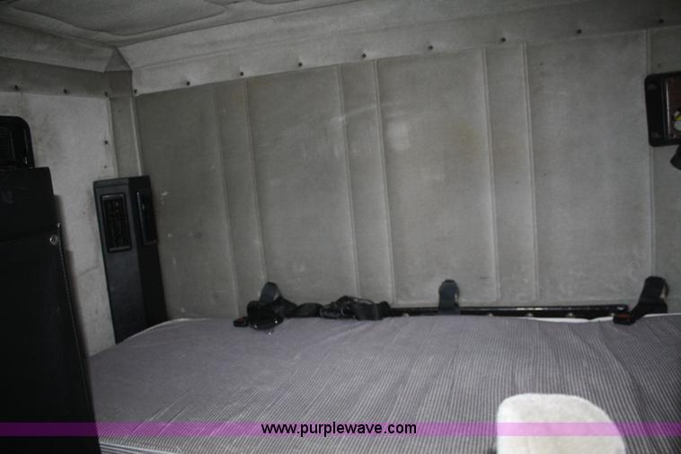 image for item F2878 1995 Freightliner FLD semi truck