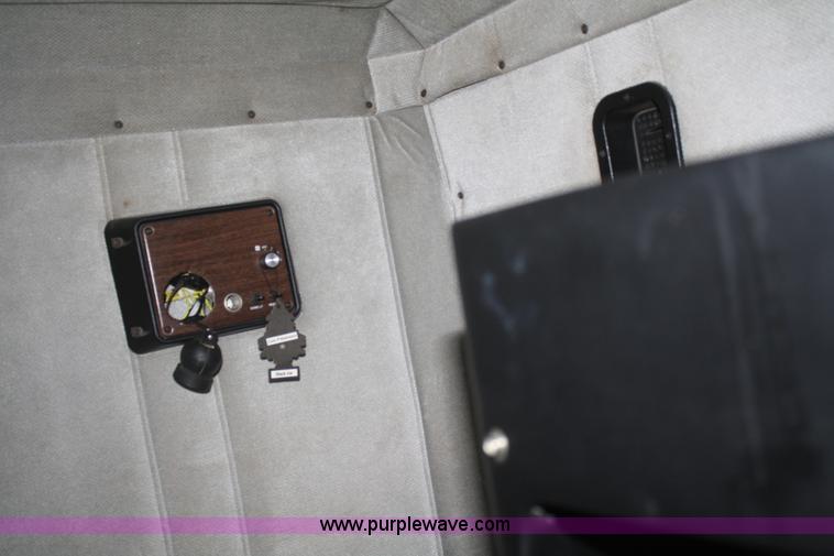 image for item F2878 1995 Freightliner FLD semi truck