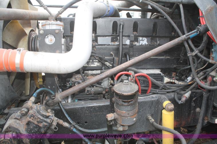 image for item F2878 1995 Freightliner FLD semi truck