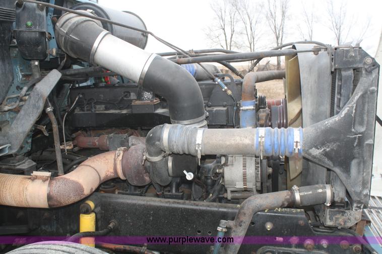 image for item F2878 1995 Freightliner FLD semi truck