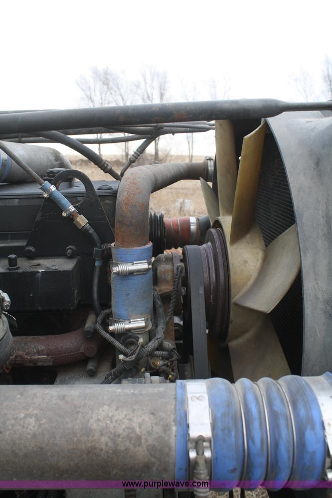 image for item F2878 1995 Freightliner FLD semi truck