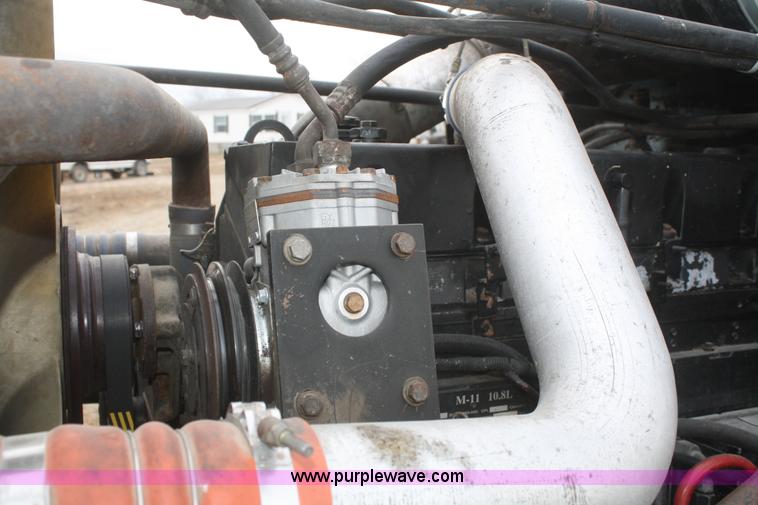 image for item F2878 1995 Freightliner FLD semi truck