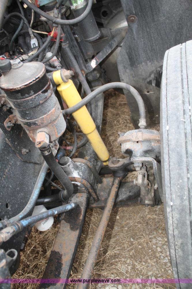 image for item F2878 1995 Freightliner FLD semi truck