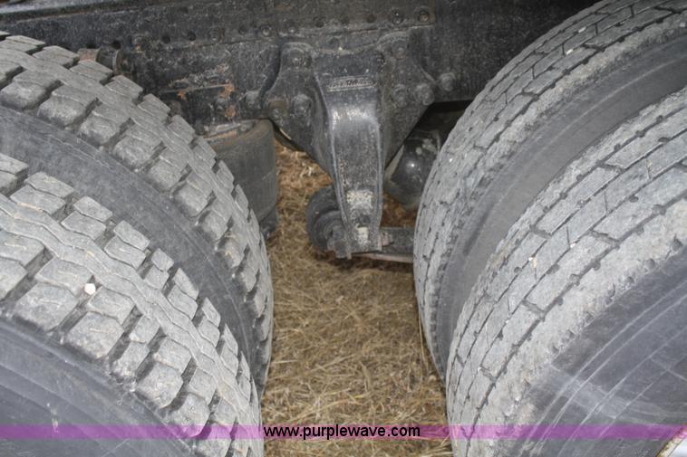 image for item F2878 1995 Freightliner FLD semi truck