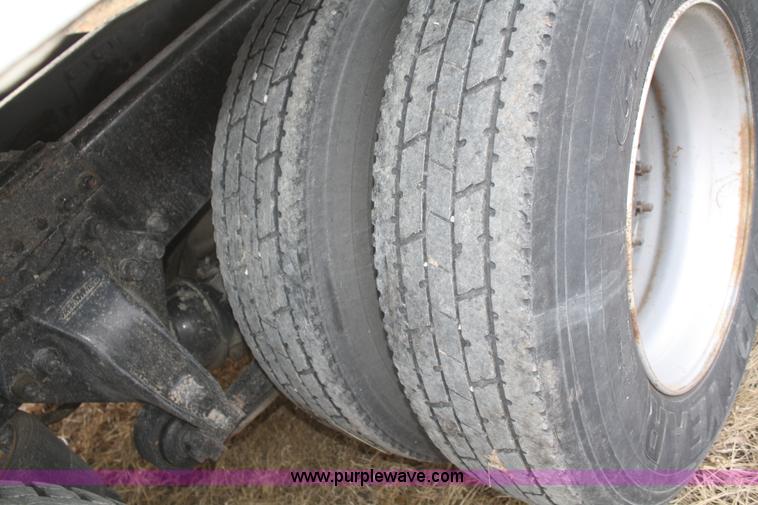 image for item F2878 1995 Freightliner FLD semi truck