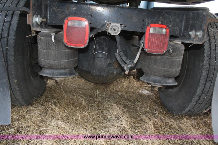 image for item F2878 1995 Freightliner FLD semi truck