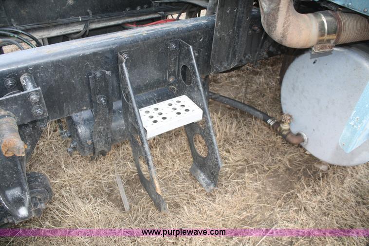 image for item F2878 1995 Freightliner FLD semi truck