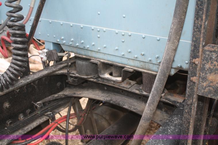 image for item F2878 1995 Freightliner FLD semi truck