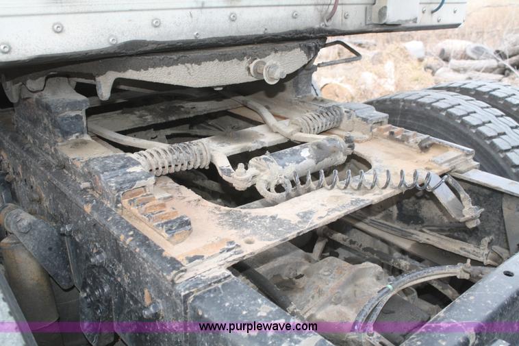 image for item F2878 1995 Freightliner FLD semi truck