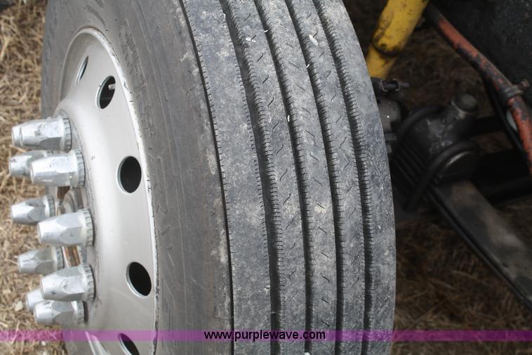 image for item F2878 1995 Freightliner FLD semi truck