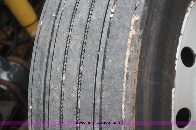 image for item F2878 1995 Freightliner FLD semi truck