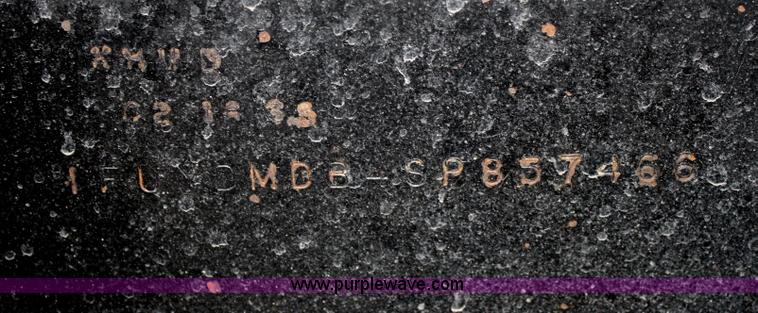 image for item F2878 1995 Freightliner FLD semi truck