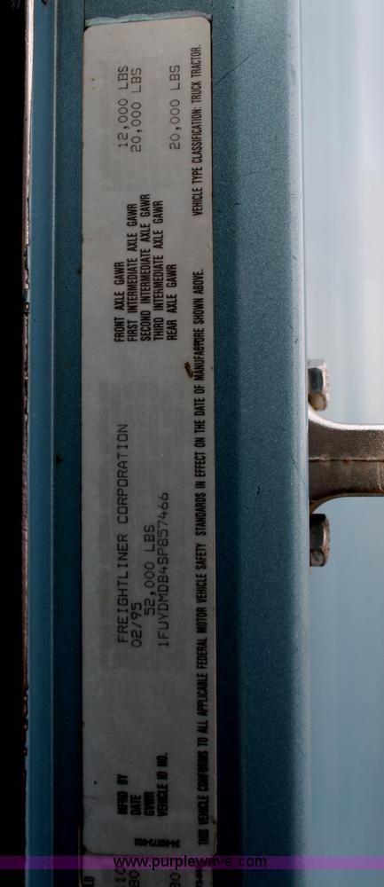 image for item F2878 1995 Freightliner FLD semi truck