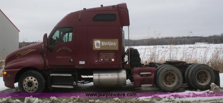 image for item F2886 1998 Kenworth T2000 semi truck