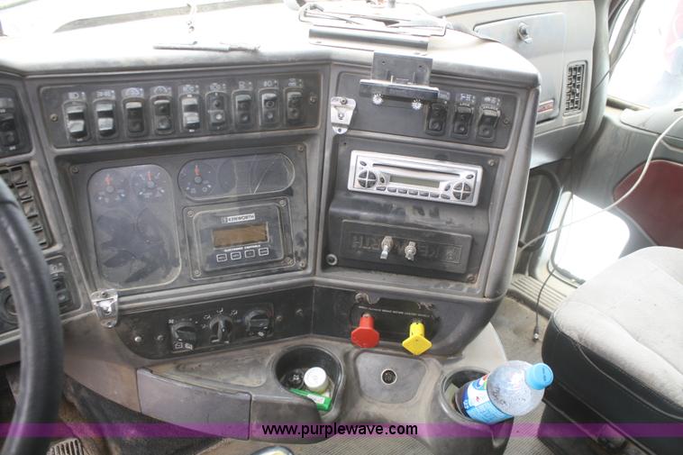 image for item F2886 1998 Kenworth T2000 semi truck