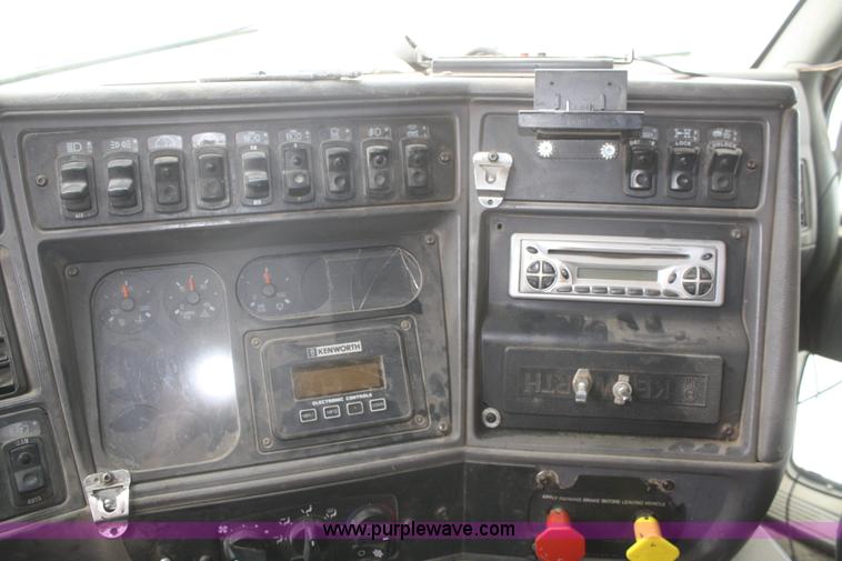 image for item F2886 1998 Kenworth T2000 semi truck