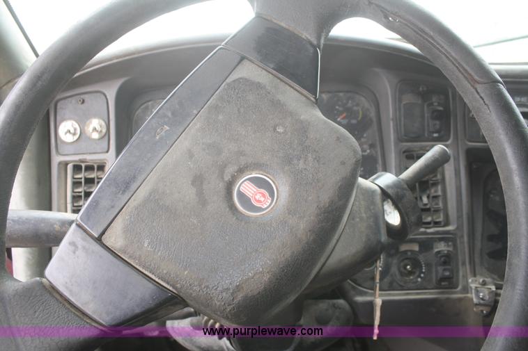 image for item F2886 1998 Kenworth T2000 semi truck