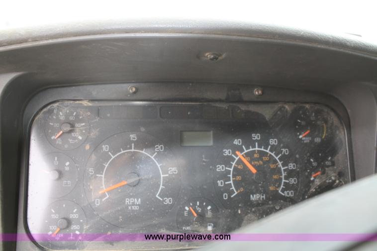 image for item F2886 1998 Kenworth T2000 semi truck