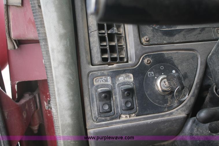 image for item F2886 1998 Kenworth T2000 semi truck