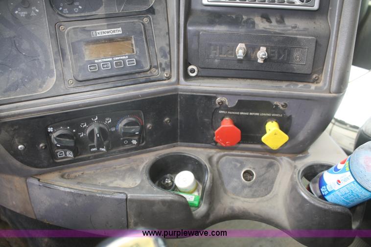 image for item F2886 1998 Kenworth T2000 semi truck