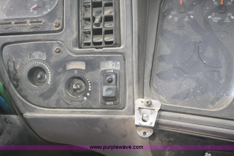 image for item F2886 1998 Kenworth T2000 semi truck