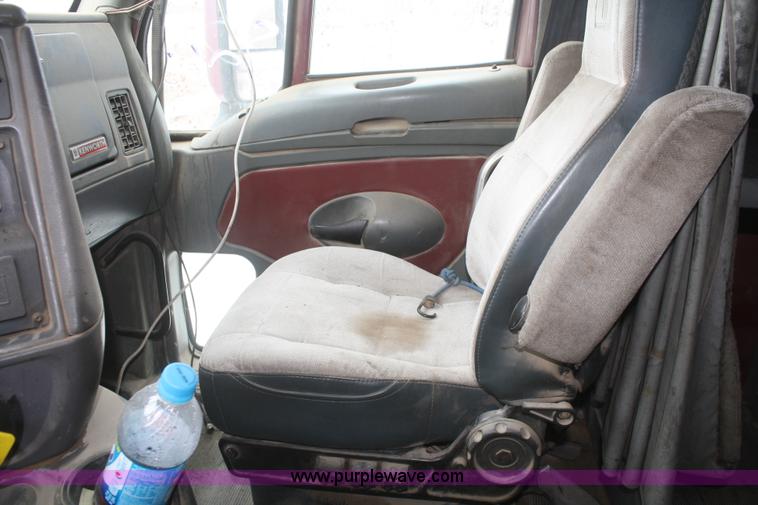 image for item F2886 1998 Kenworth T2000 semi truck