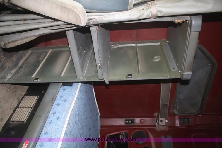 image for item F2886 1998 Kenworth T2000 semi truck