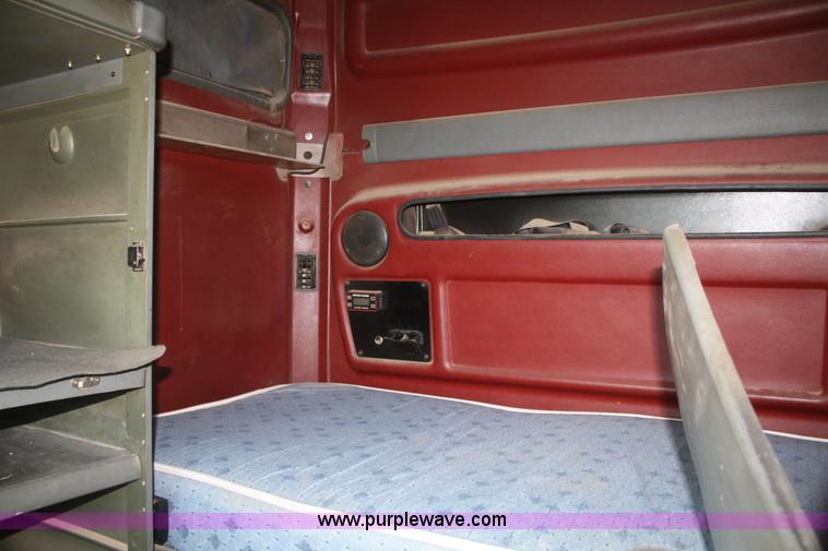 image for item F2886 1998 Kenworth T2000 semi truck