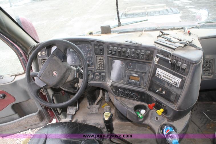 image for item F2886 1998 Kenworth T2000 semi truck