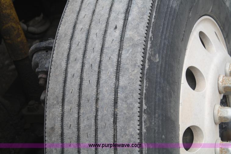 image for item F2886 1998 Kenworth T2000 semi truck