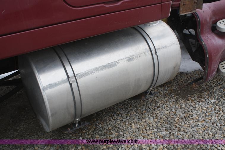 image for item F2886 1998 Kenworth T2000 semi truck