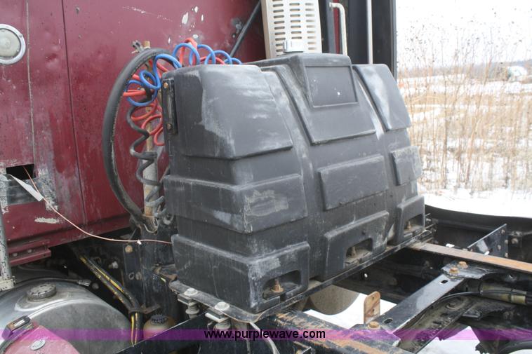 image for item F2886 1998 Kenworth T2000 semi truck