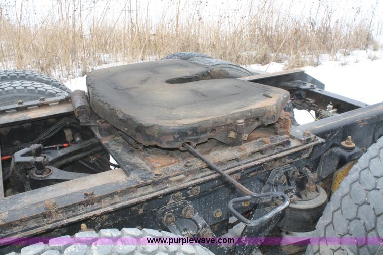 image for item F2886 1998 Kenworth T2000 semi truck