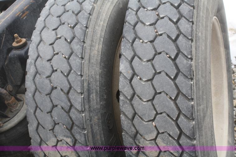 image for item F2886 1998 Kenworth T2000 semi truck