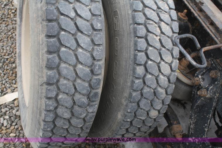 image for item F2886 1998 Kenworth T2000 semi truck