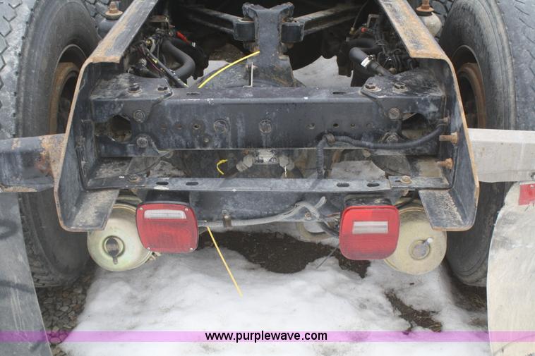 image for item F2886 1998 Kenworth T2000 semi truck