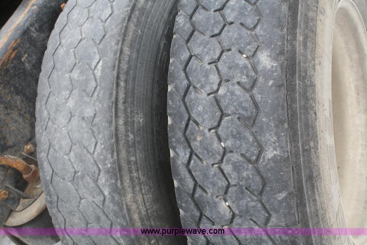 image for item F2886 1998 Kenworth T2000 semi truck