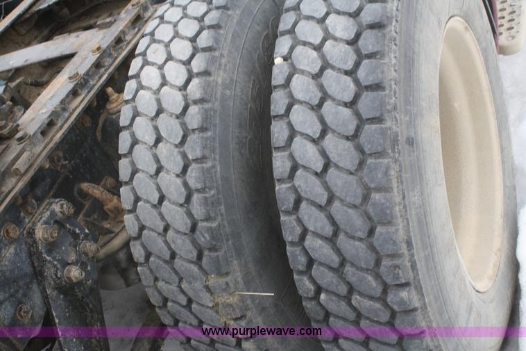 image for item F2886 1998 Kenworth T2000 semi truck