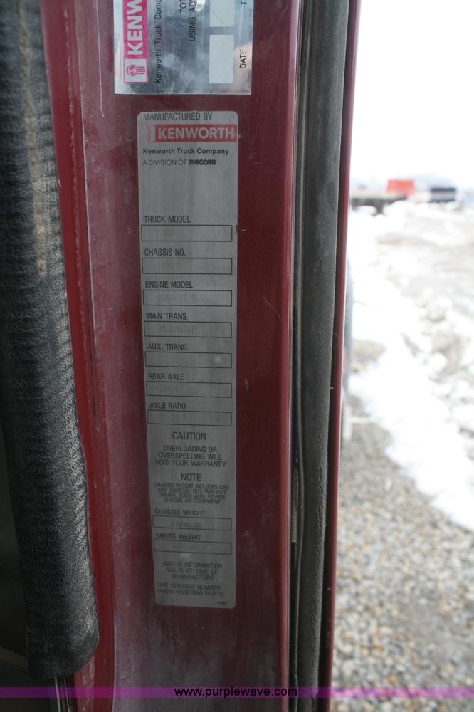 image for item F2886 1998 Kenworth T2000 semi truck