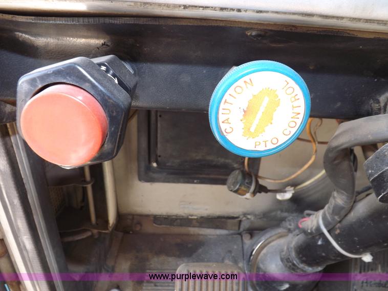 image for item F6430 1981 Peterbilt 359 service truck