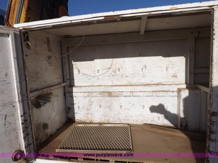 image for item F6430 1981 Peterbilt 359 service truck