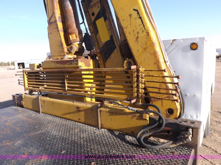 image for item F6430 1981 Peterbilt 359 service truck