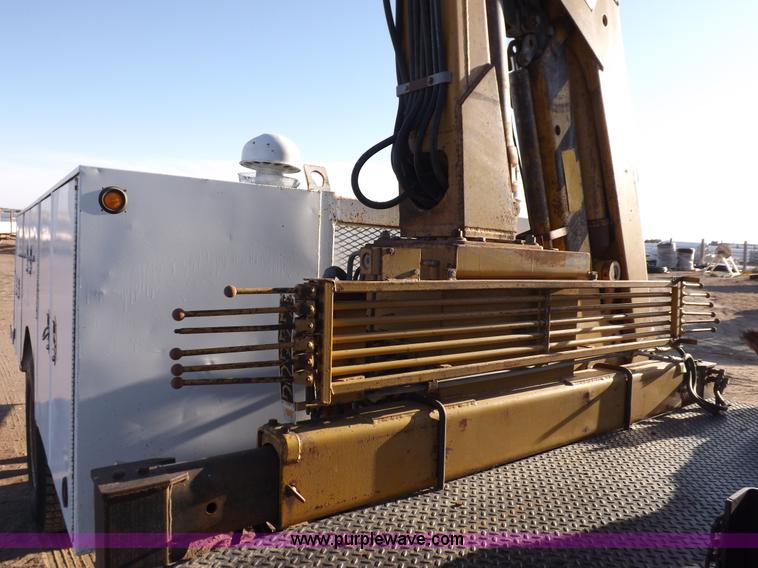 image for item F6430 1981 Peterbilt 359 service truck